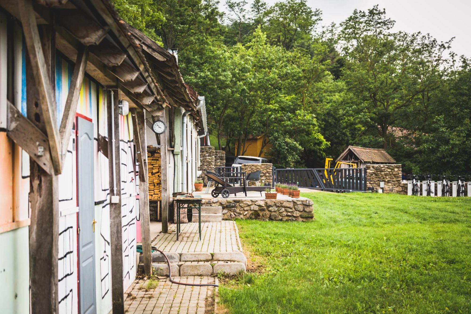 Ferde Kemping Es Vendeghaz Kapolcs Extérieur photo